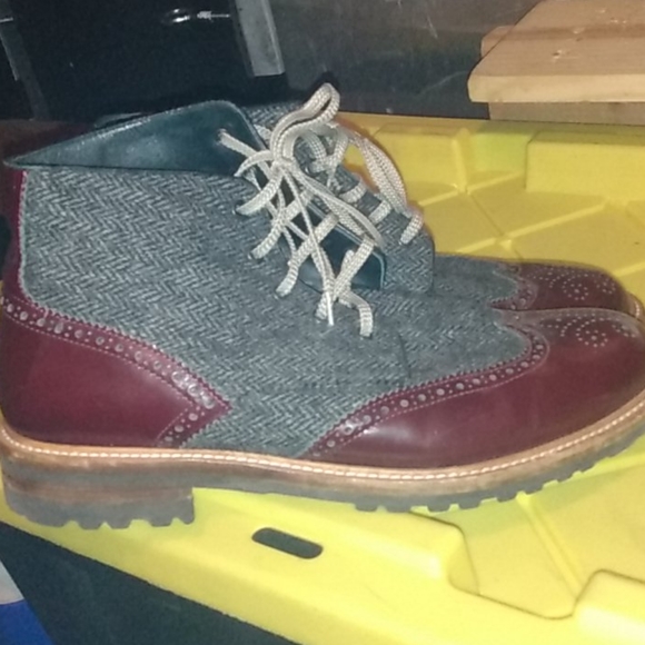 Men\'s size 11 lace up shoes